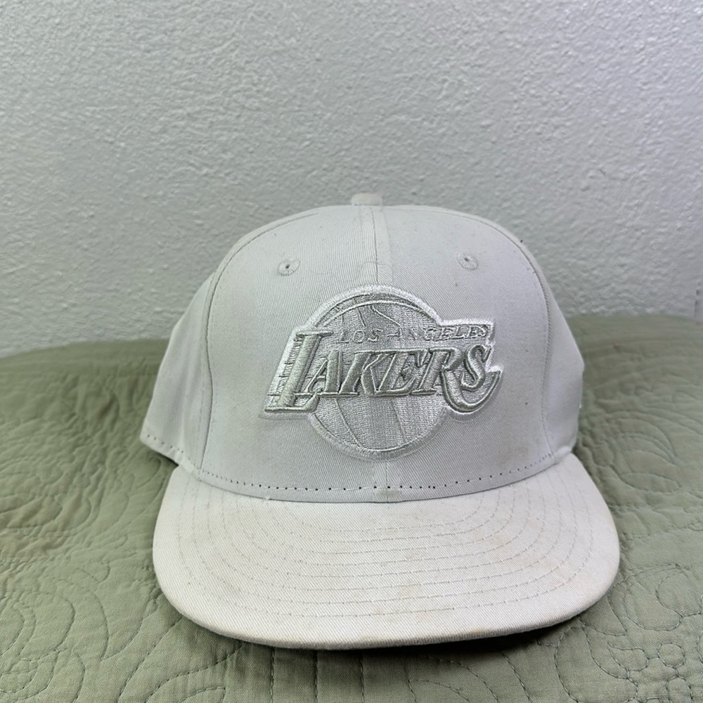 New era Los Angeles lakers 7 1/4in  57.7cm